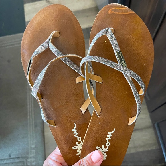 VOLCOM SLIDE BLACK GLITTERY SLIPPER SIZE 6 - Picture 3 of 4